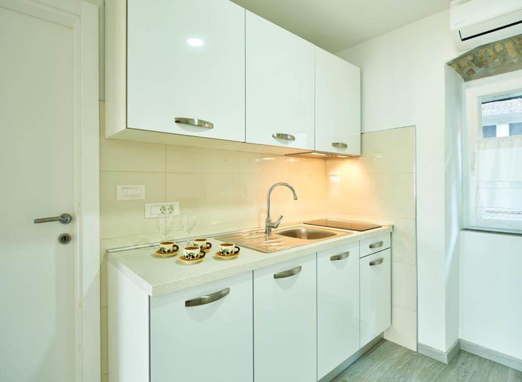Roviv Apartments In The Old Town By Irundo Rovinj Exterior photo