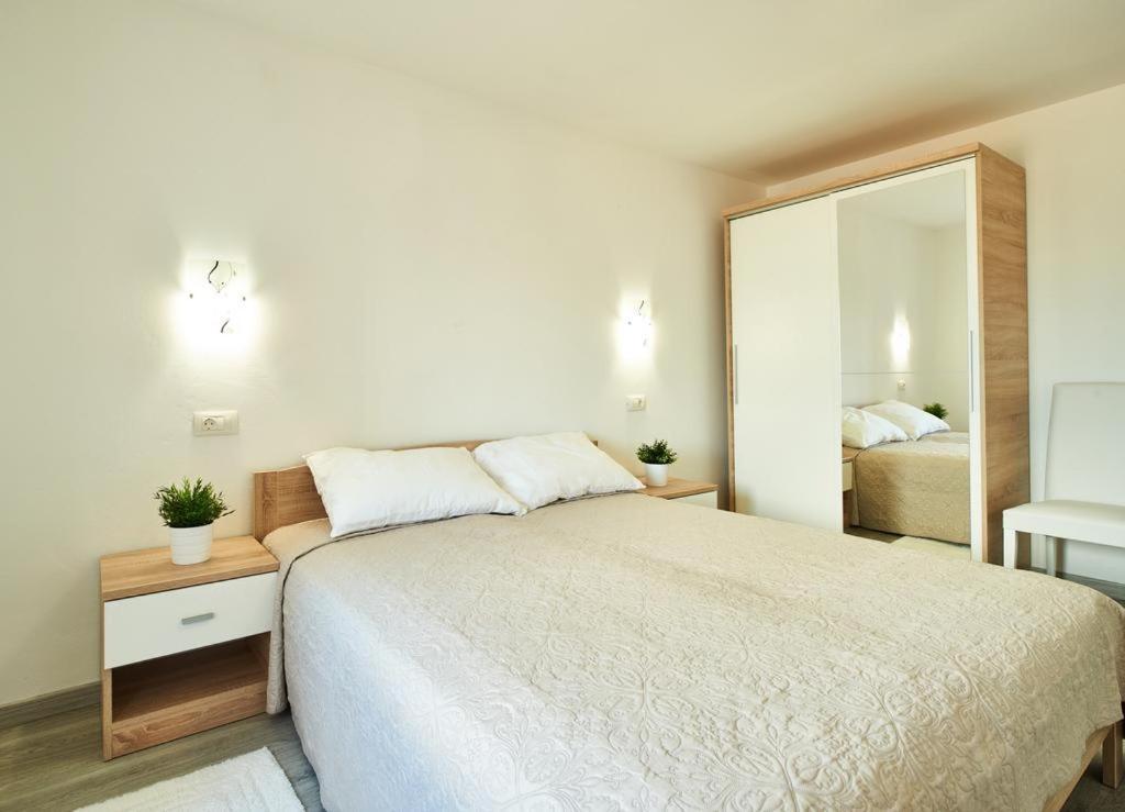 Roviv Apartments In The Old Town By Irundo Rovinj Exterior photo